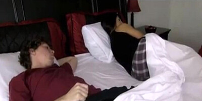 Sharing A Bed With Mom #3 - Raven - Raven Hart