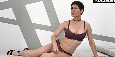 Big Tits Olive Glass Enjoys Solo Show By Fingering Her Twat - DOEGIRLS