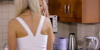MOMxxx Lesbian Czech Stepmom Florane Russell Spanks and Licks Blonde Teen Jenny Wild