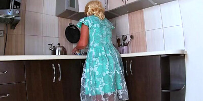 Amateur round ass mature gets ass-fucked inside the kitchen