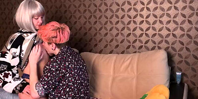 Hot sex of two teenagers in the parents' apartment