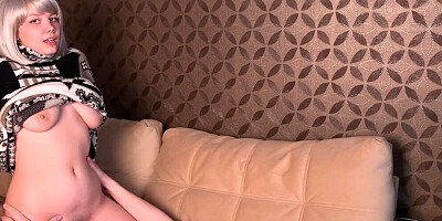Hot sex of two teenagers in the parents' apartment