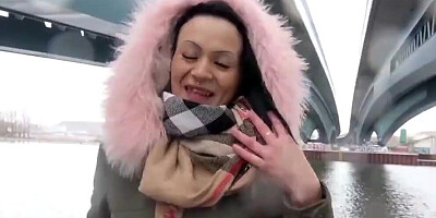 Amateur MILF fucks on the camera for the first time to earn cash