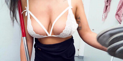 Voluptuous Latina maid takes a break from cleaning for pleasurable sex