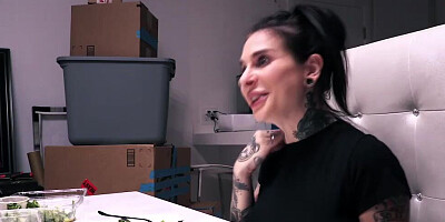 Busty inked harlot brought hersefl to a powerful orgasm only using her fingers