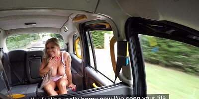 Blonde cougar is having sex with a horny taxi driver in the car