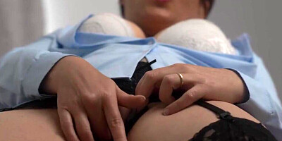 Trixty Rizzo is rubbing her cunt in this close-up homemade footage