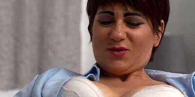 Trixty Rizzo is rubbing her cunt in this close-up homemade footage