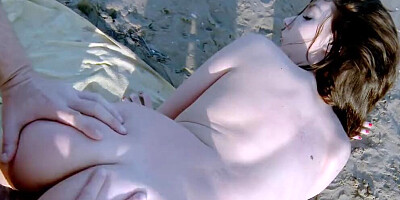 Kimber remembers how good it is to fuck at the beach