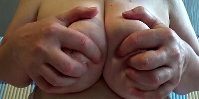 Big natural boobs close up. Chubby milf tries on bras. Saggy tits. Do you like juicy mature breasts? Amateur BBW