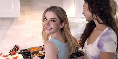 MyFamilyPies - Whose Thanksgiving Pie is better? Demi Hawks Asks