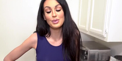 My Gorgeous Stepmom Jamie Michelle lest me Plow her Mature Pussy if I keep her Secret