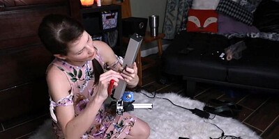 Solo webcam MILF has a couple of sex toys available for pussy stuffing games