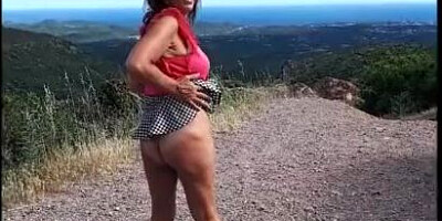 Thick amateur cougar babe enjoys sex with a stranger on a summer vacation
