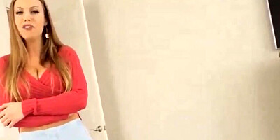 Stiefmutter fickt ihre Muschi mit Papa