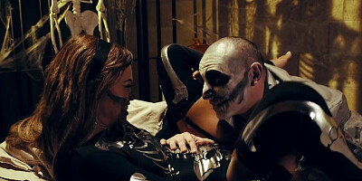Destiny Cruz and her masked partner are shagging in this raw footage