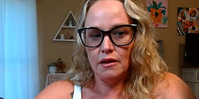 Nerdy MILF is talking dirty for her fans at podcast