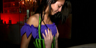 Drunk girl goes down on a stranger and blows him in the club