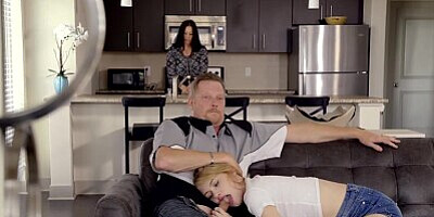 Caught Fucking stepdaughter For stepfathers Day S3:E2 - My stepfamily Pies