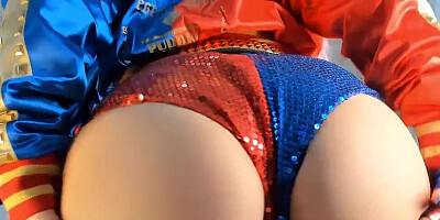 Webcam babe shakes her big boobs and booty for the camera