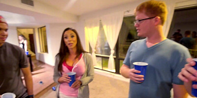 Ariella Ferrera & Naveen Ora are making out and sucking a cock together