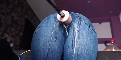 Fucking machine penetrates MILF's pussy thorough a hole on her jeans