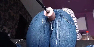 Fucking machine penetrates MILF's pussy thorough a hole on her jeans
