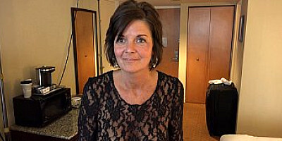 Country MILF takes big facial