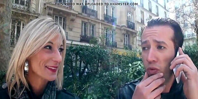 Une milf blonde a besoin de sexe
