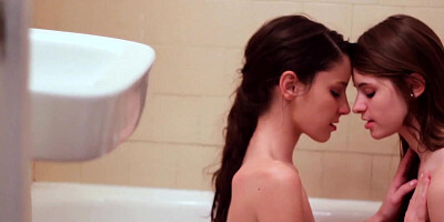 Lyla Storm & Taylor Vixen Fuck A Huge Rubber Dick