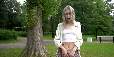 Juicy blonde Carolina Sun flashes pussy in the park