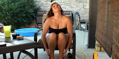 Dirty cougar gets horny and plays with a Hitachi magic wand