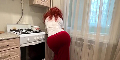 Mature MILF arches her back and wants anal sex