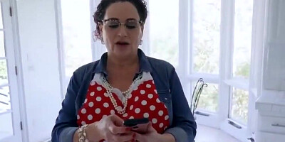 Mature stepmom Amanda Ryder squeezes big tits while being fucked