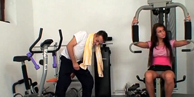Roxy Taggart blows a fitness instructor and rides him in the gym