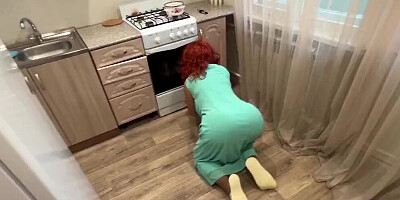 Mature lady with big ass got on her knees and allowed anal sex