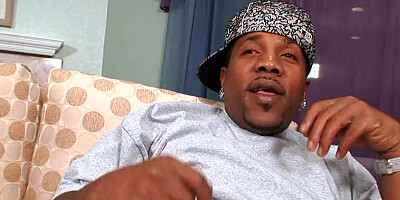 Shorty Mac tastes some white pussy and pushes cock in there