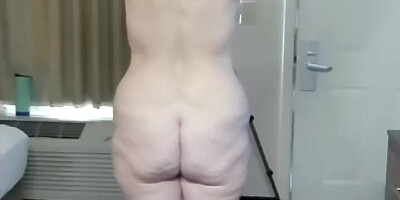 Hot mature Vee Does Naked Yoga!