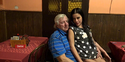 Amateur teen harlot exchanged oral pleasures with a chubby old man at a bar