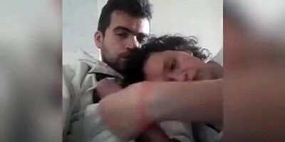 Guy gets a lesson in how a good blowjob is