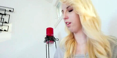 Naive blonde stepdaughter gets her face covered with daddy's cum