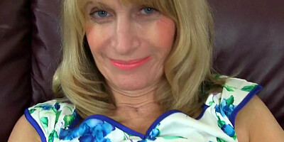 Scottish milf Toni Lace takes care of her hungry pussy