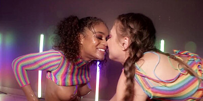 Cameraman must film Gia Derza and Scarlit Scandal being fucked