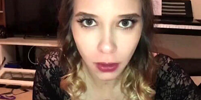 Pretty girl wraps her hot lips around hard cock and sucks it