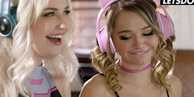 TOP 5 LESBIAN TEENS COMPILATION! MY STEPSISTER IS A LESBIAN - A GIRL KNOWS