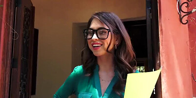 Mofos - Pornstar Vote - Riley Reid Doesnt Wear Panties