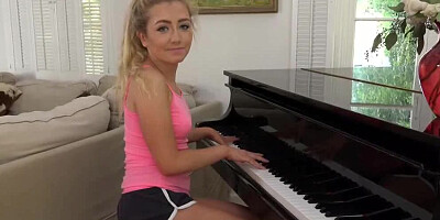 Convince My Cute Stepsis