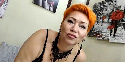 Naughty mature woman is showing her amazing dick sucking skills