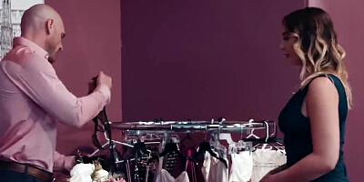 Blair Williams Shows Off Her Big Tits