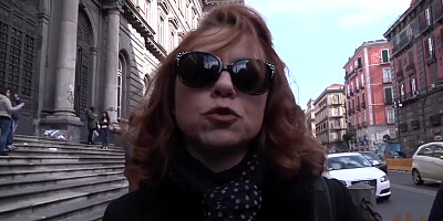 Angelica, une milf italienne cochonne se tape deux jeunes français